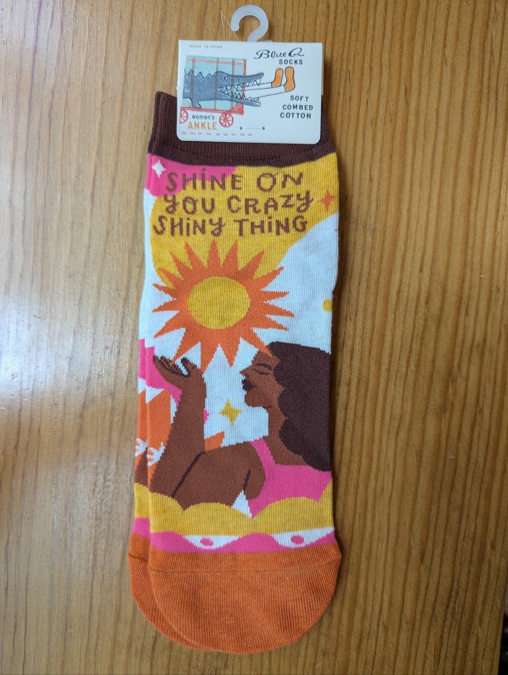 🎁 NWT Blue Q "Shine On" Ankle Socks 🌞